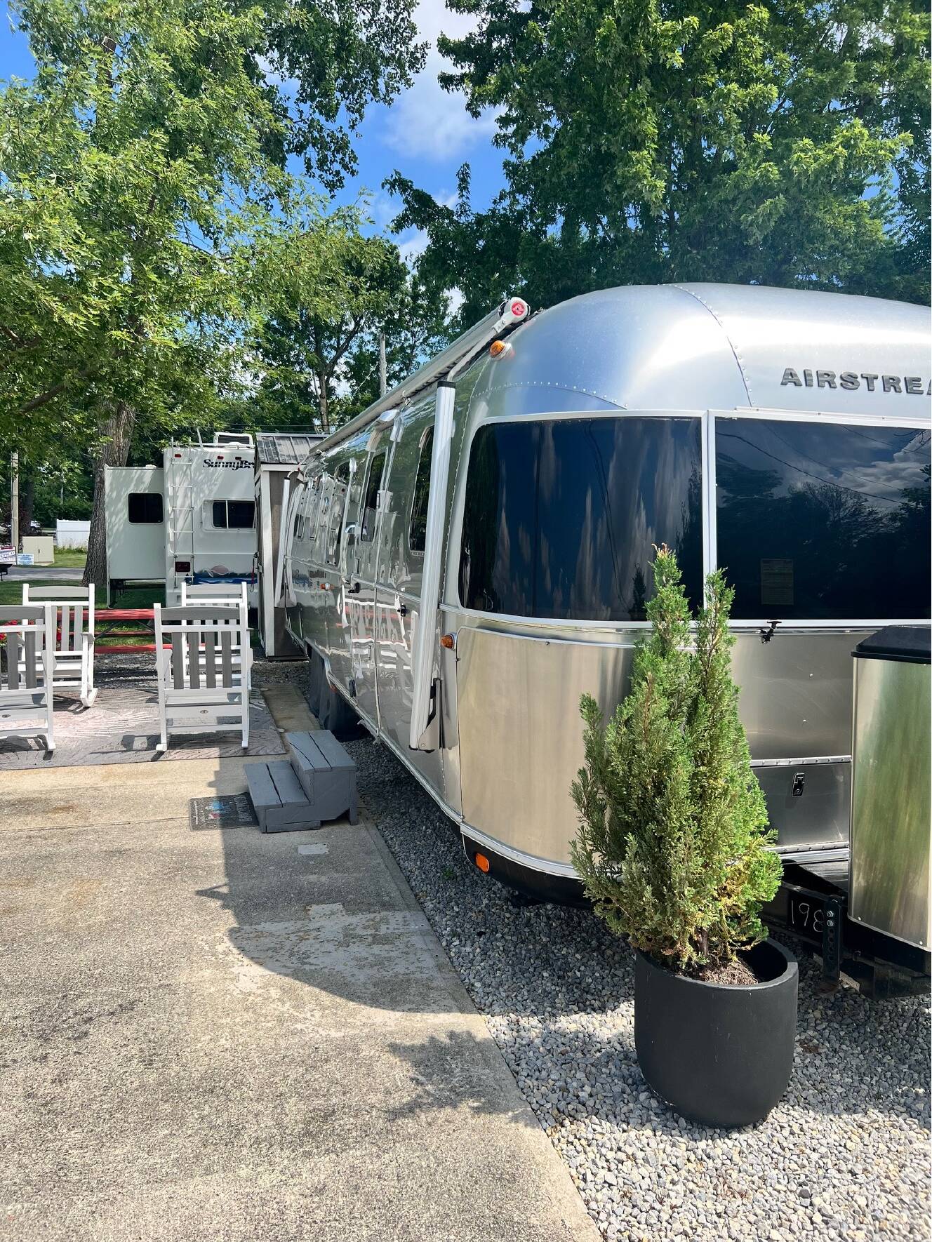 A photo of this 2018 Airstream Classic 33FBQ