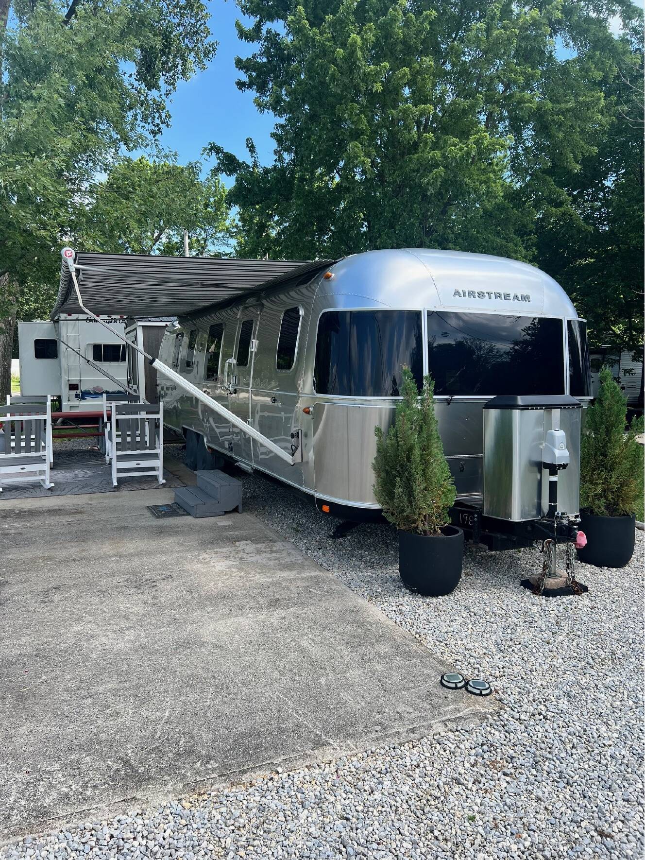 A photo of this 2018 Airstream Classic 33FBQ