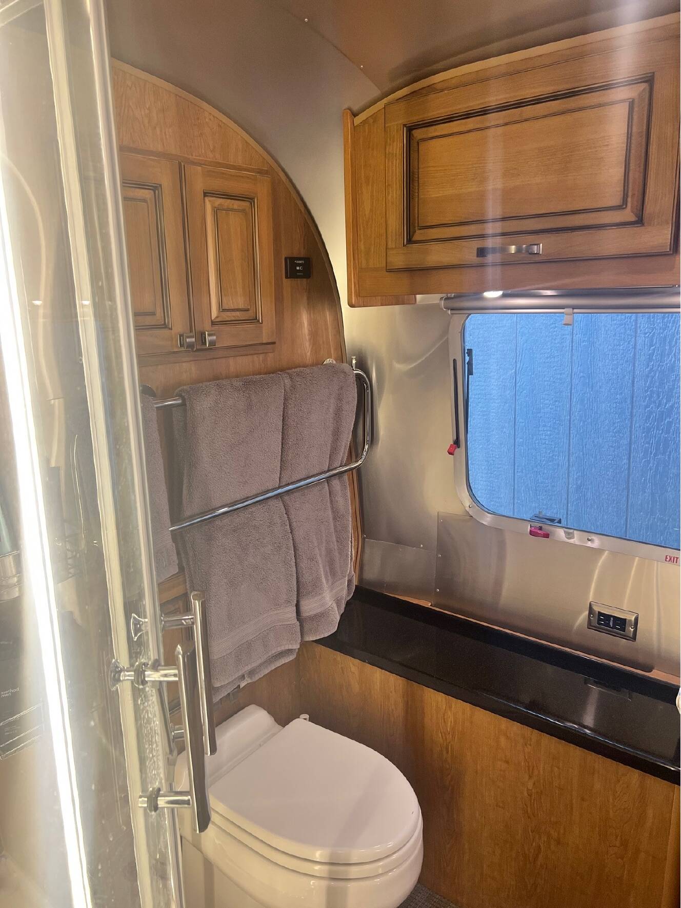 A photo of this 2018 Airstream Classic 33FBQ