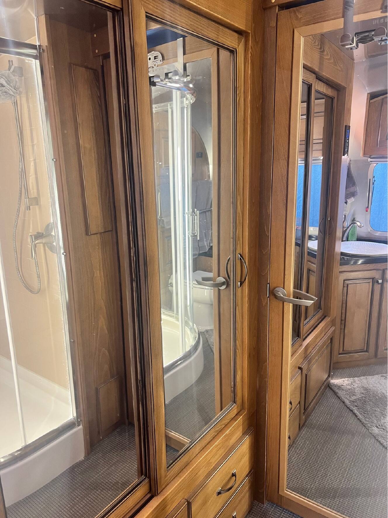 A photo of this 2018 Airstream Classic 33FBQ