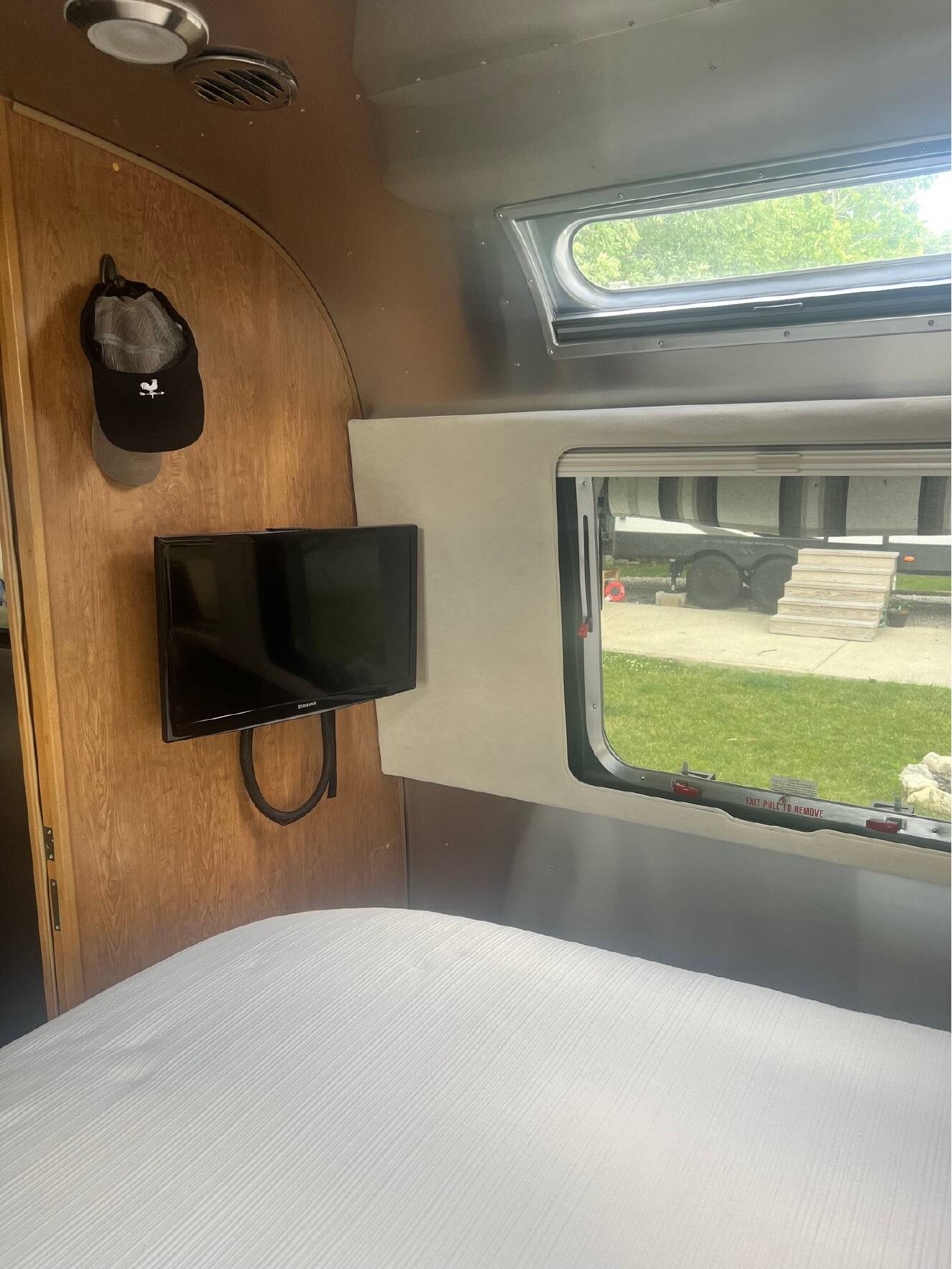A photo of this 2018 Airstream Classic 33FBQ