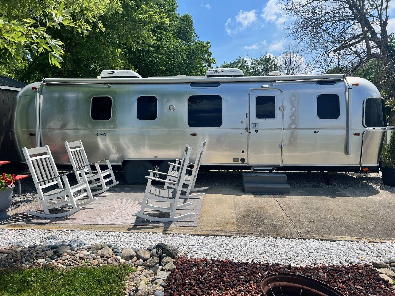 A photo of this 2018 Airstream Classic 33FBQ