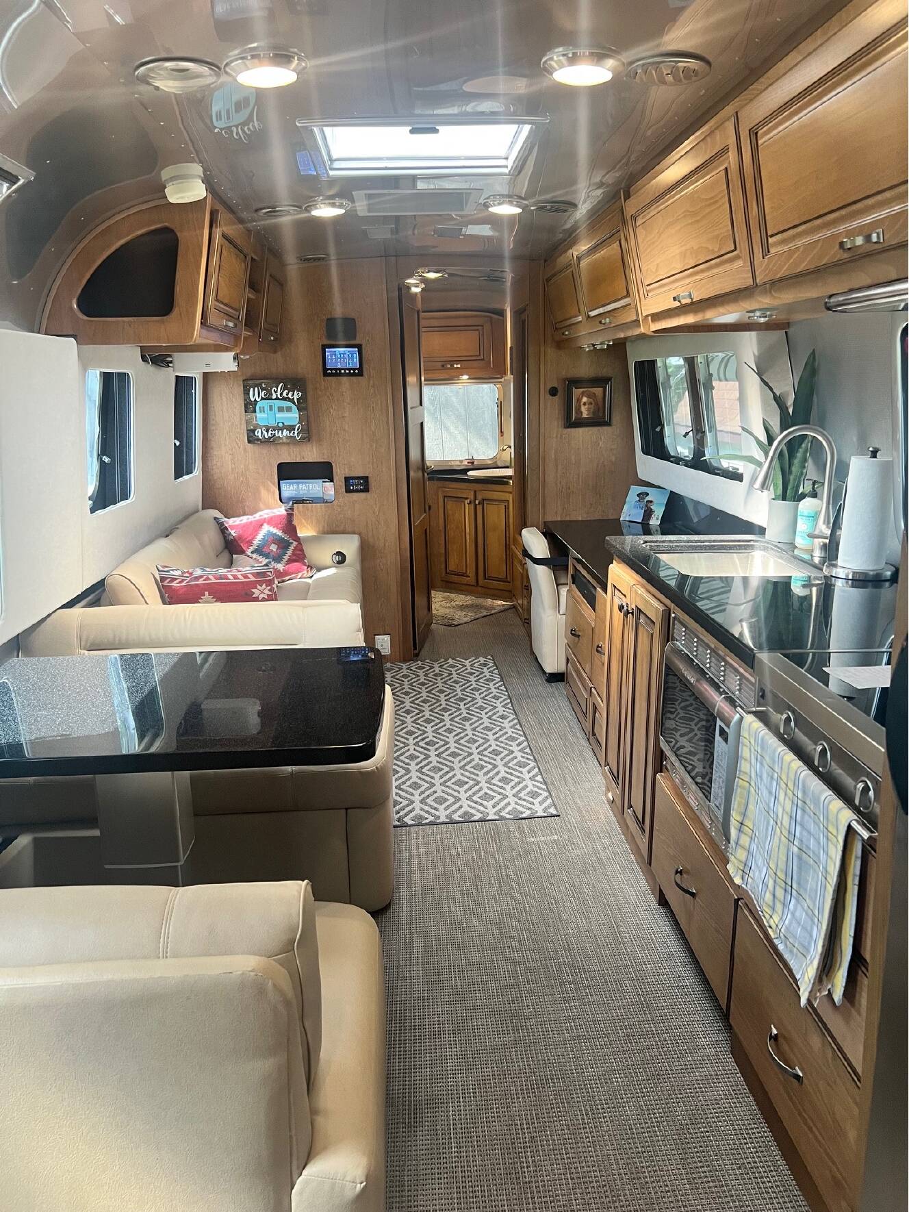 A photo of this 2018 Airstream Classic 33FBQ