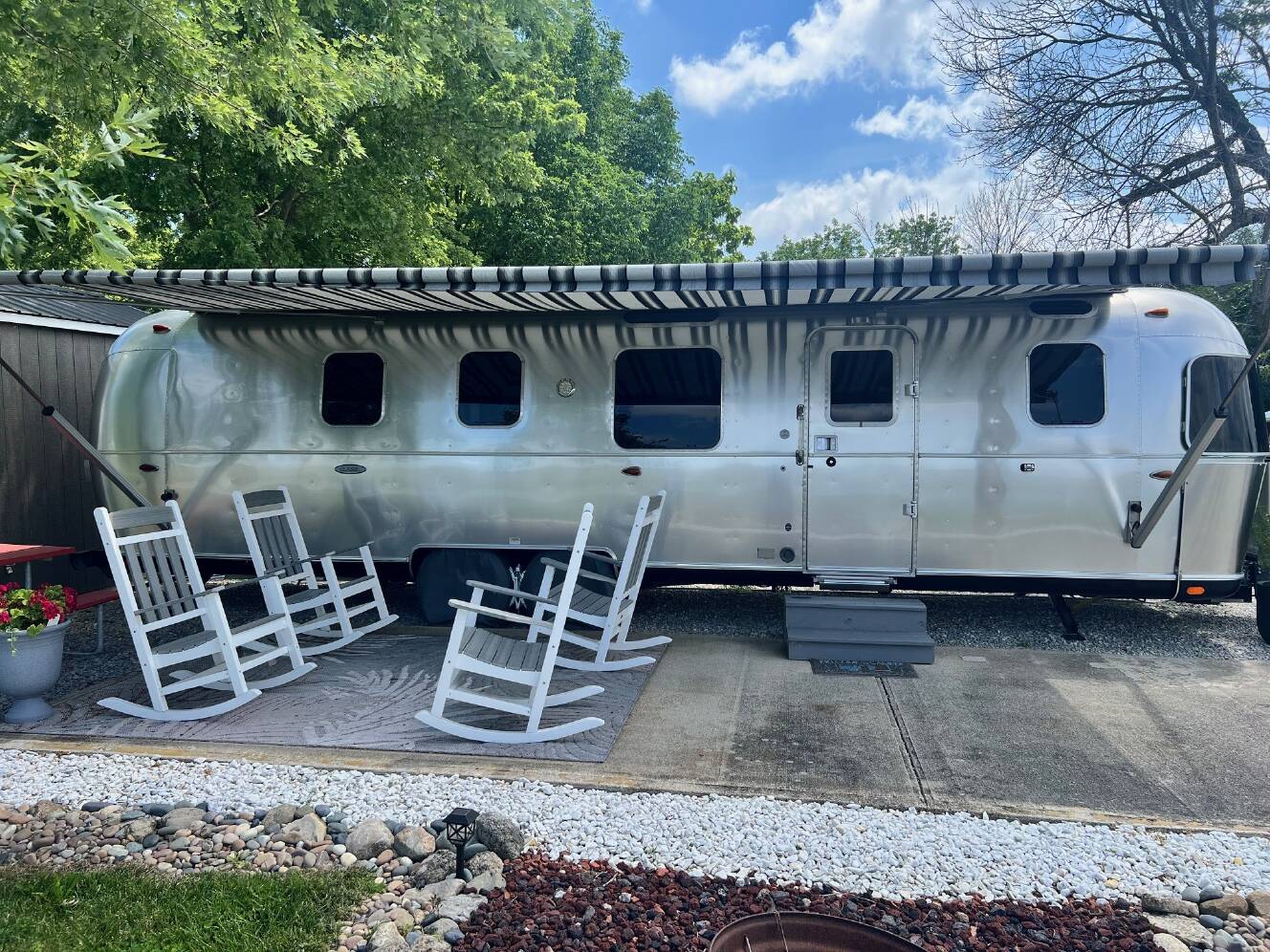 A photo of this 2018 Airstream Classic 33FBQ