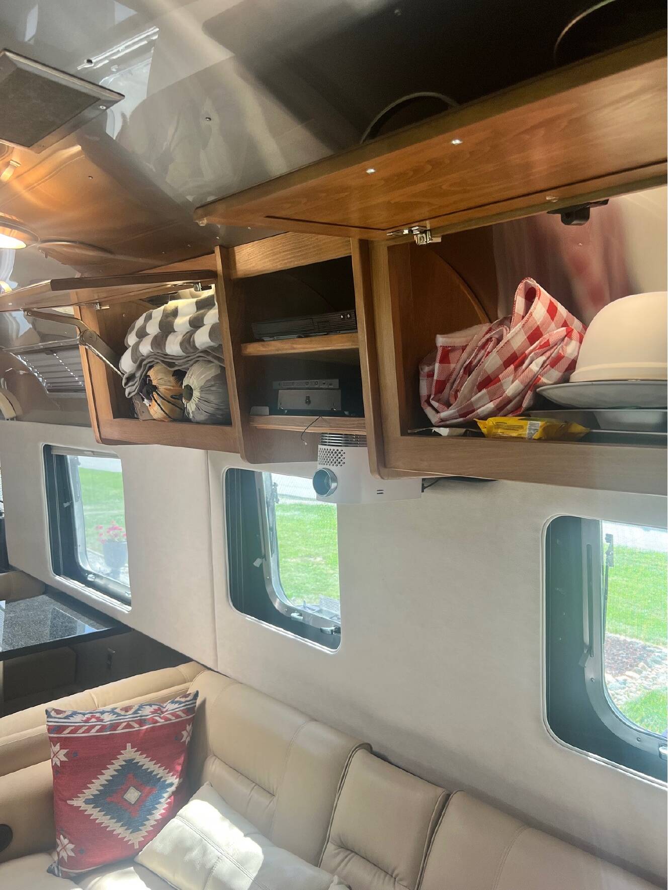 A photo of this 2018 Airstream Classic 33FBQ