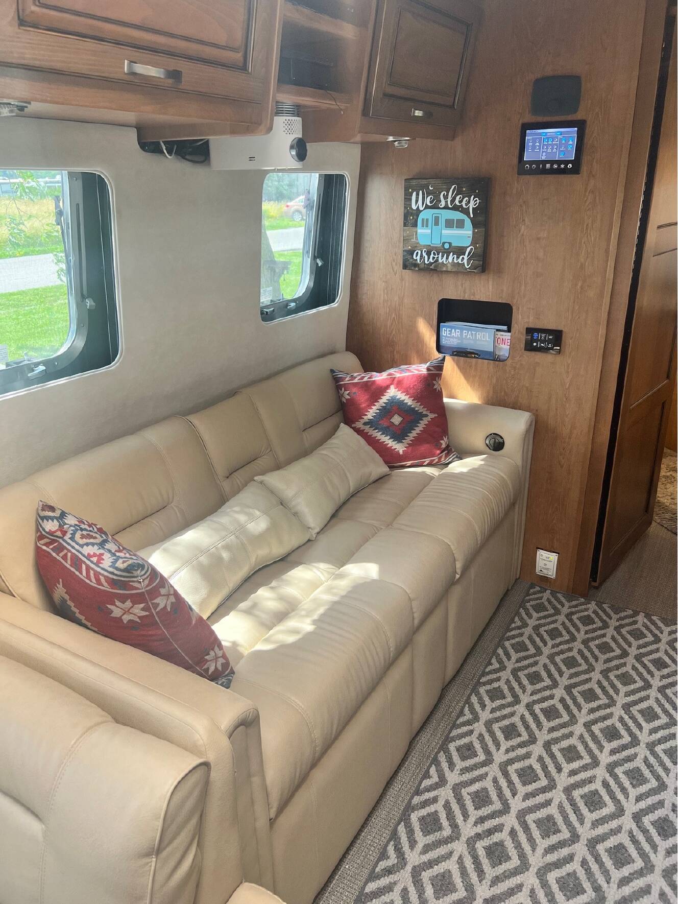 A photo of this 2018 Airstream Classic 33FBQ