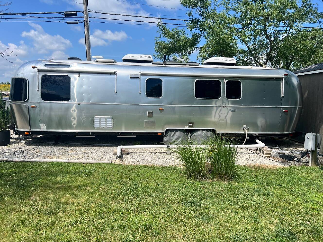 A photo of this 2018 Airstream Classic 33FBQ