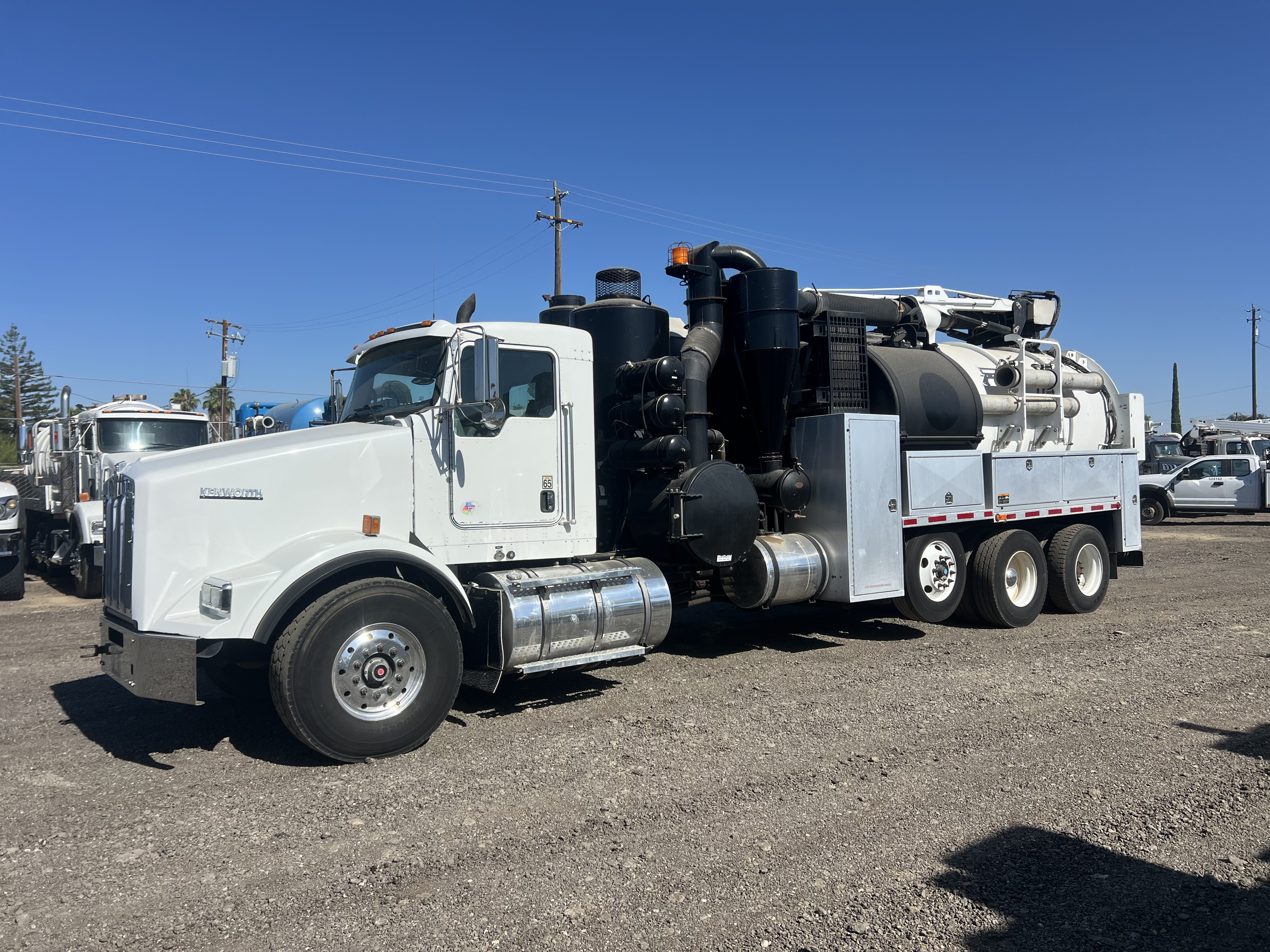 2014 KENWORTH T800 in Bakersfield, CA