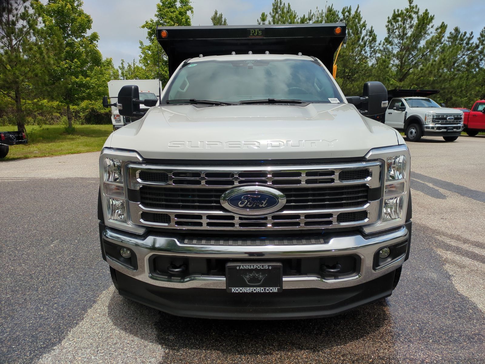 2025 Ford F-550 photo 2