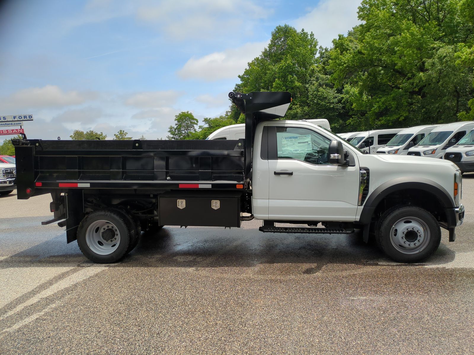 2025 Ford F-550 photo 4