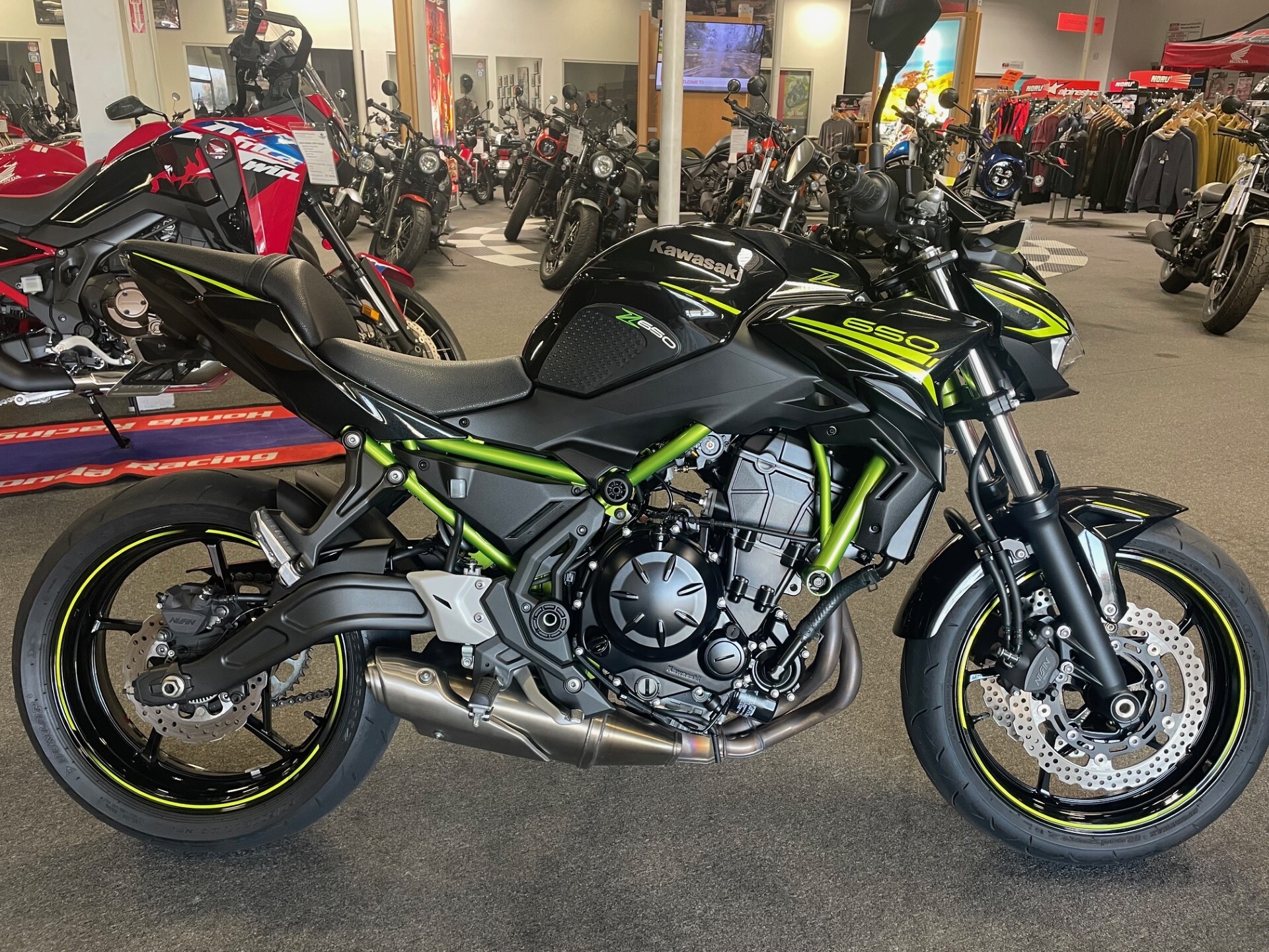 Kawasaki ZX9R built for Chris & Brendon Manu. | Facebook