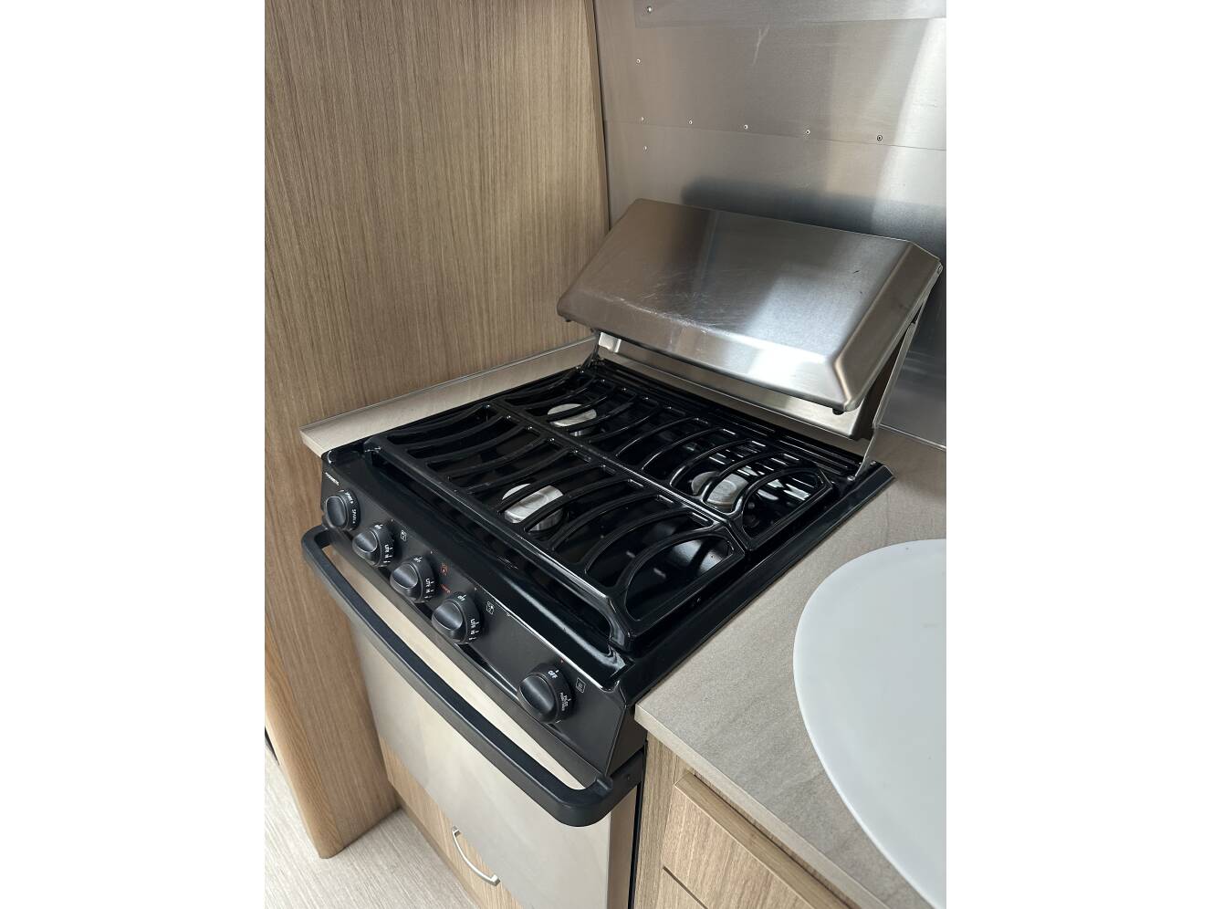 A photo of this 2018 Airstream Flying Cloud 26RB QUEEN