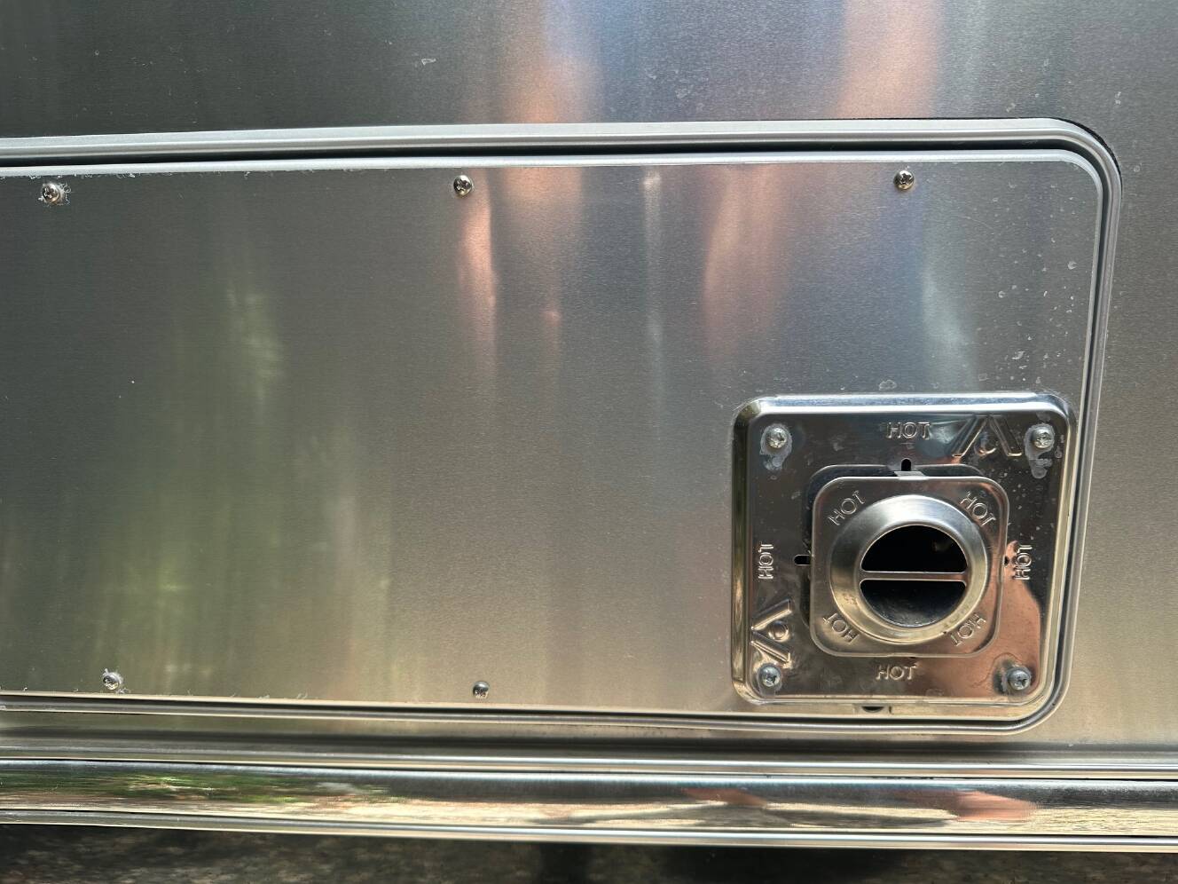 A photo of this 2018 Airstream Flying Cloud 26RB QUEEN