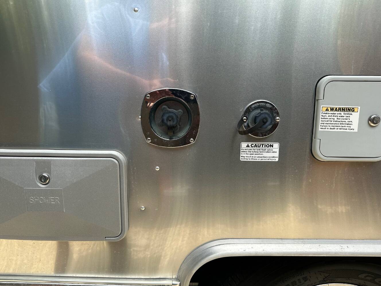 A photo of this 2018 Airstream Flying Cloud 26RB QUEEN