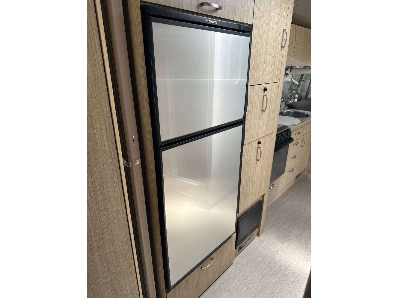 A photo of this 2018 Airstream Flying Cloud 26RB QUEEN