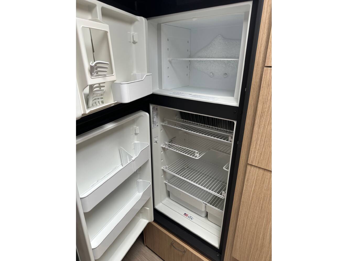 A photo of this 2018 Airstream Flying Cloud 26RB QUEEN