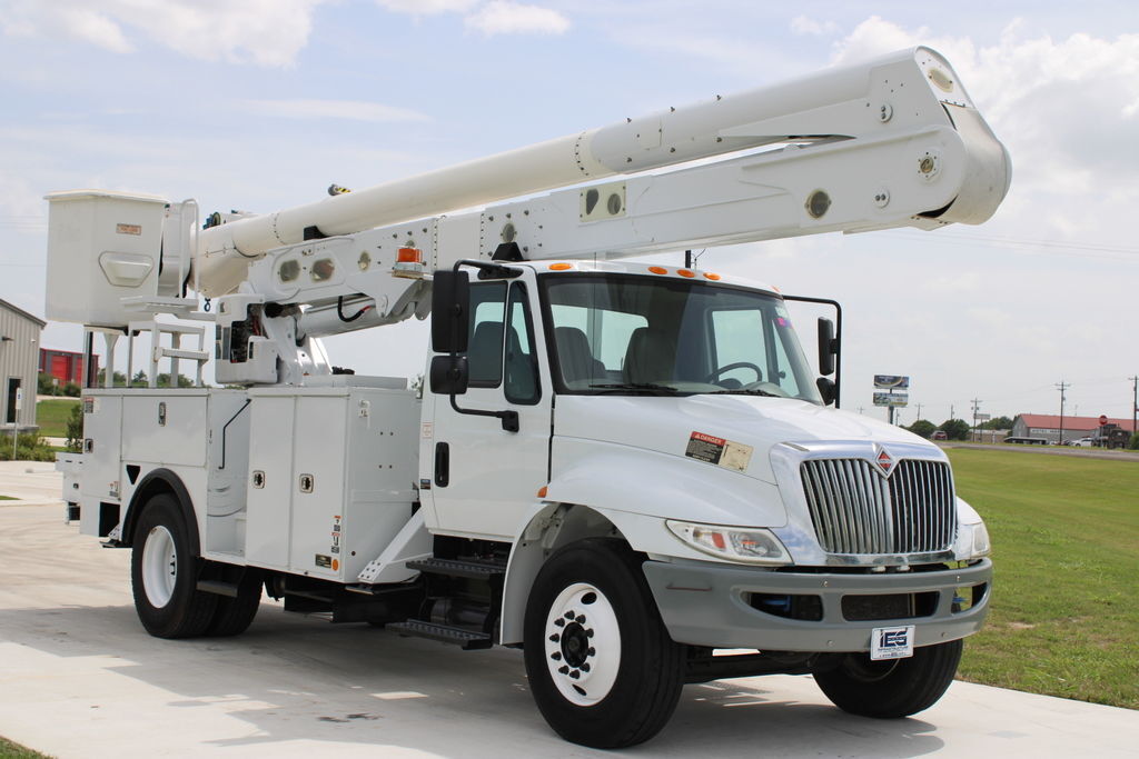 洋書 INTERNATIONAL TRUCKS 45040-A_-