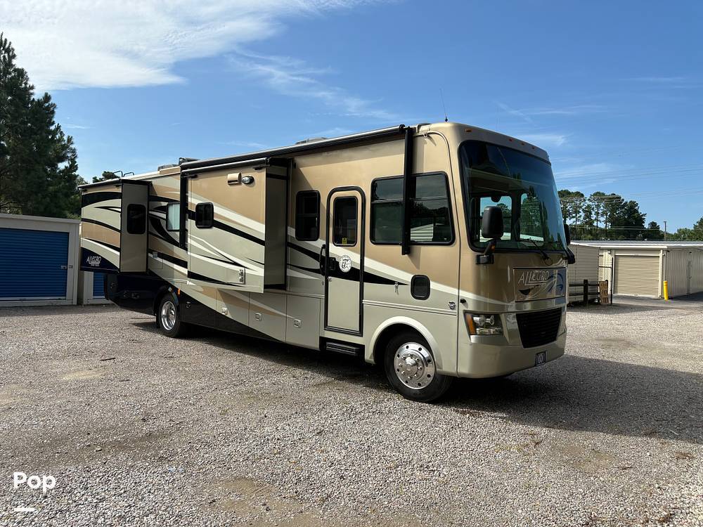 と Tiffin Motorhomes Toy Haulers For Sale Near 78414 - RV Trader