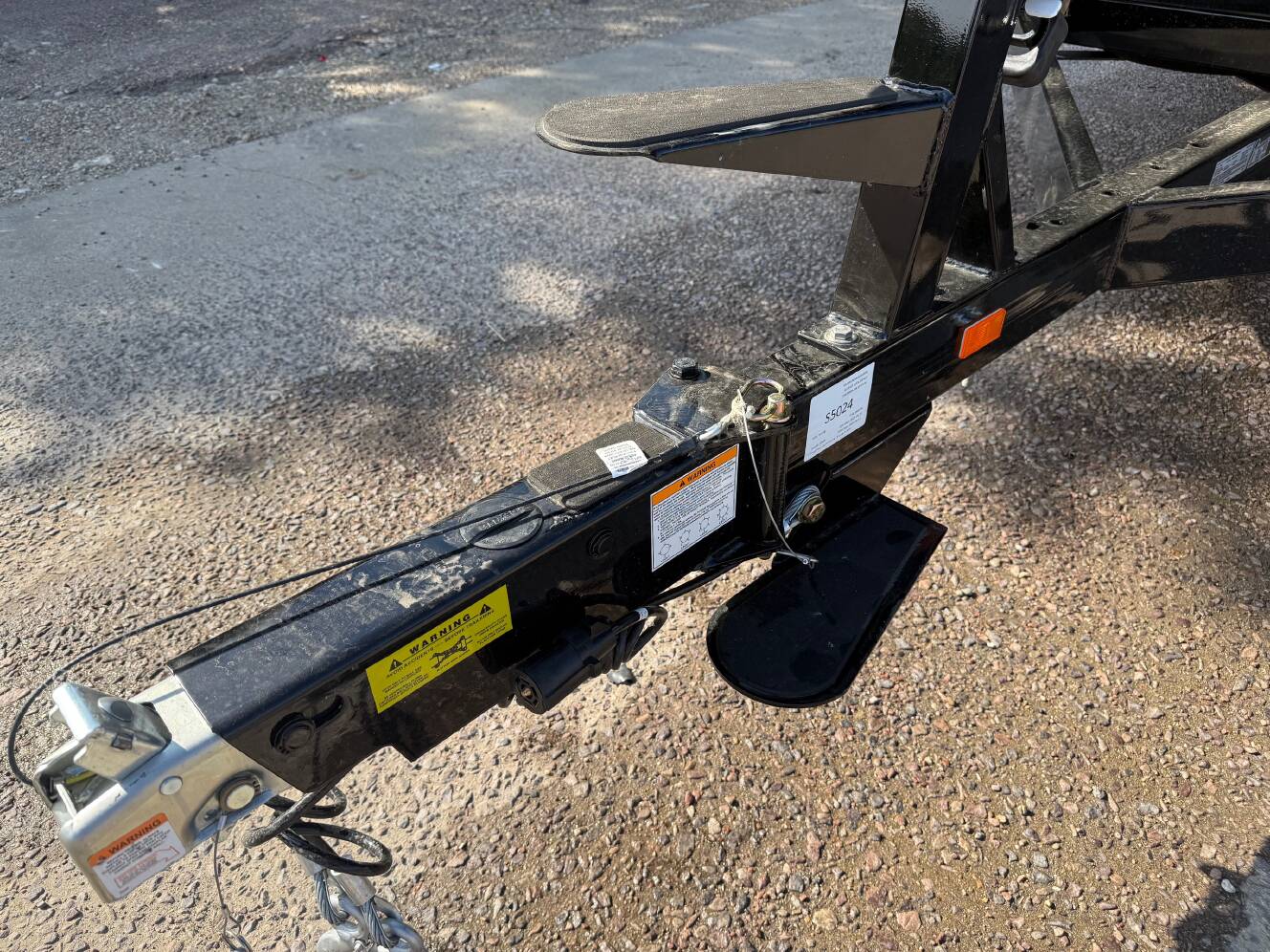 A photo of this 2026 Premier 230 SUNSATION Angler 4pt