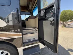 2016 COACHMEN CROSS COUNTRY 404RB