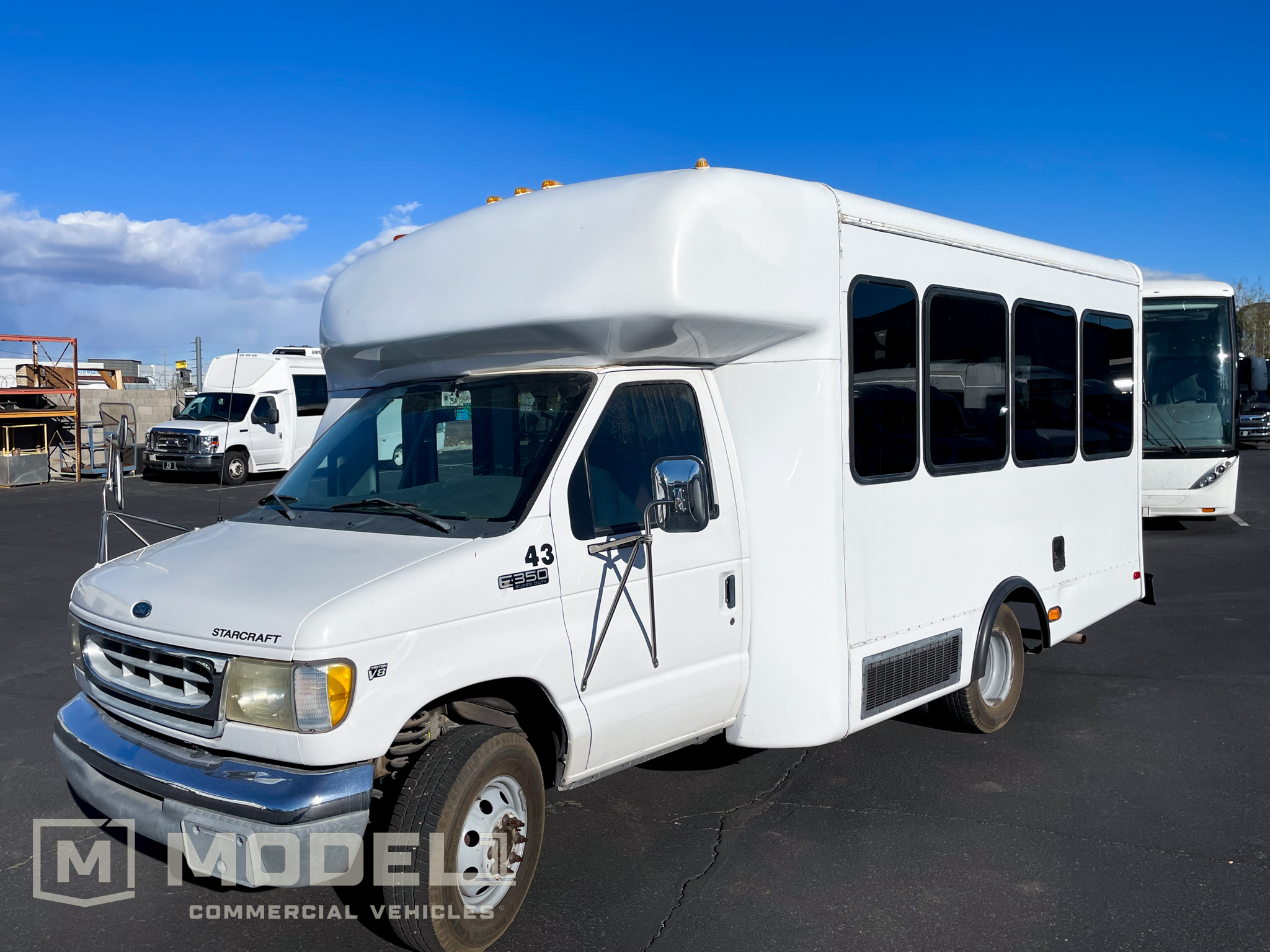 2001 Ford E-350 photo 4