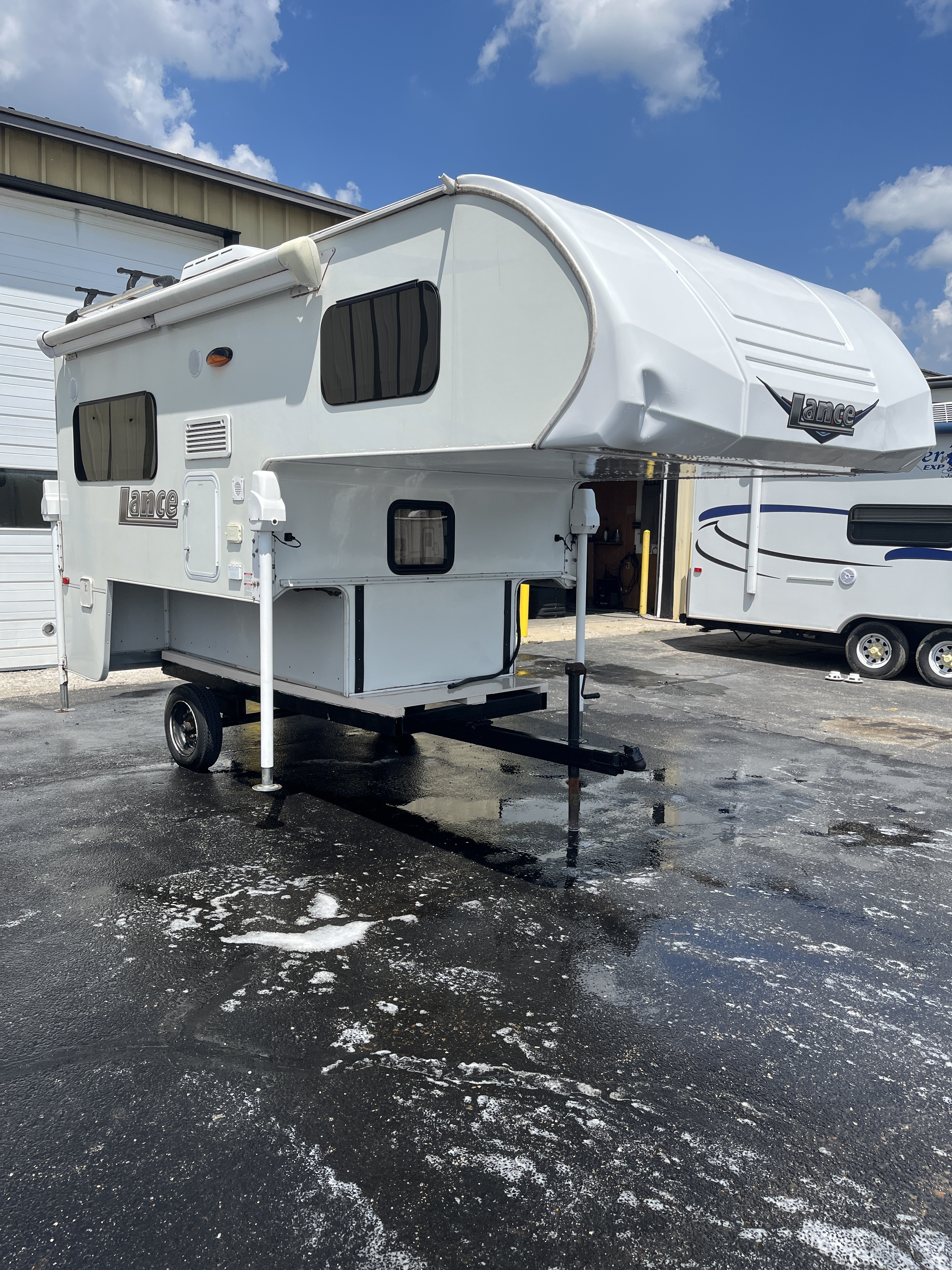 2017 Lance 865 TRUCK CAMPER in indianapolis IN