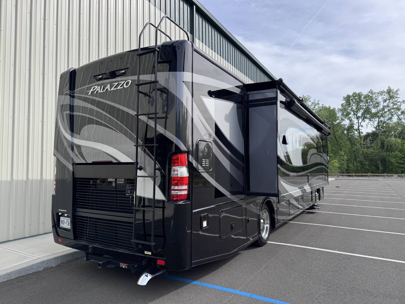 A photo of this 2022 Thor Motor Coach PALAZZO 37.5