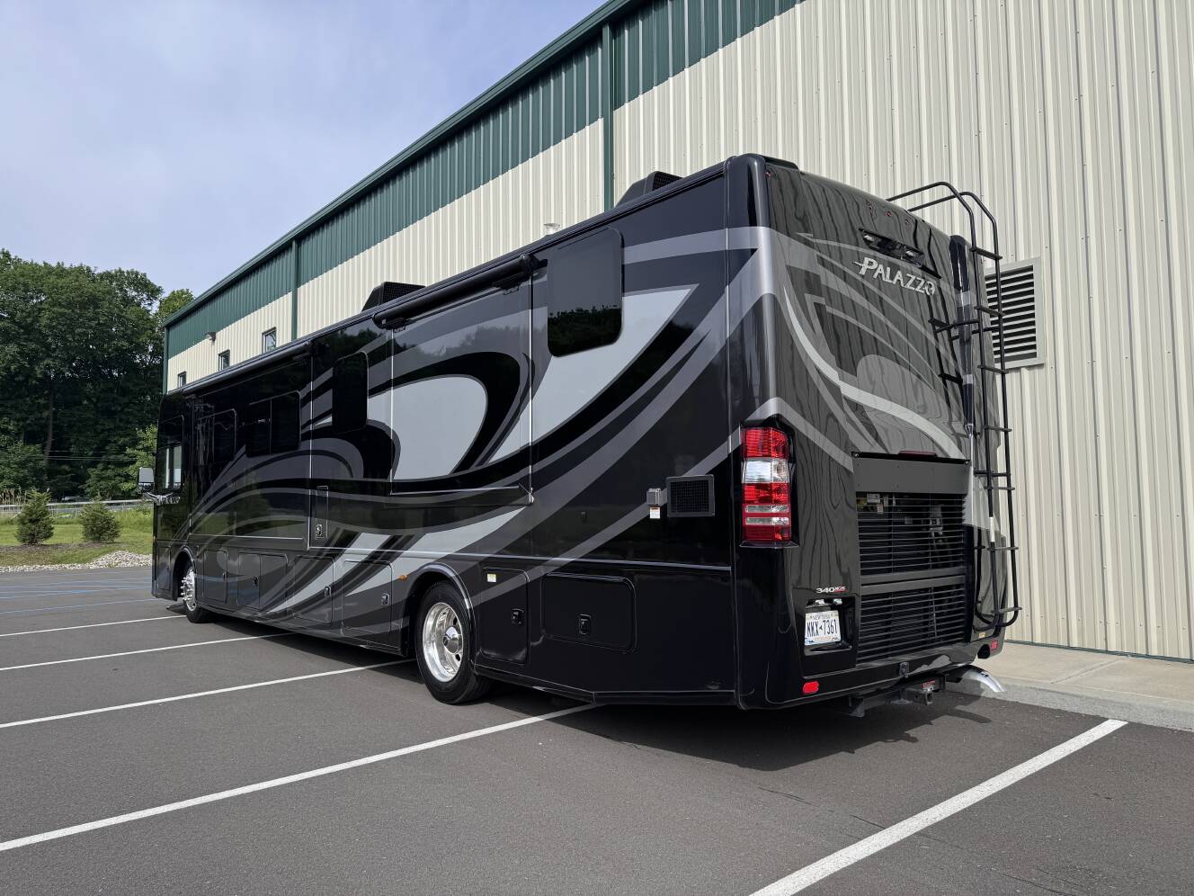 A photo of this 2022 Thor Motor Coach PALAZZO 37.5