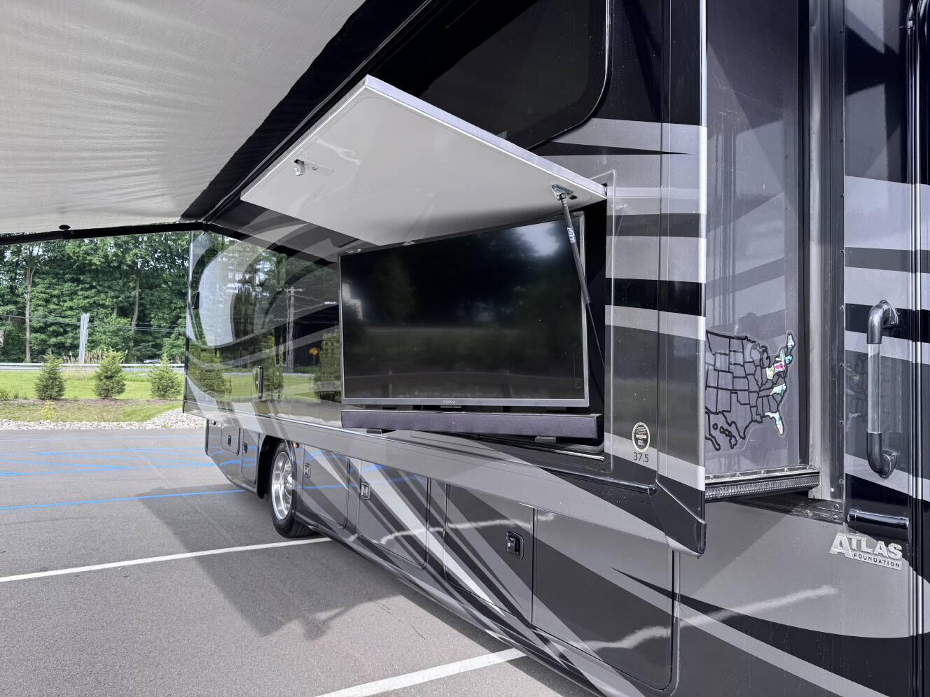 A photo of this 2022 Thor Motor Coach PALAZZO 37.5