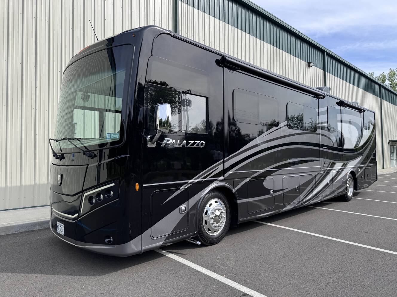 A photo of this 2022 Thor Motor Coach PALAZZO 37.5