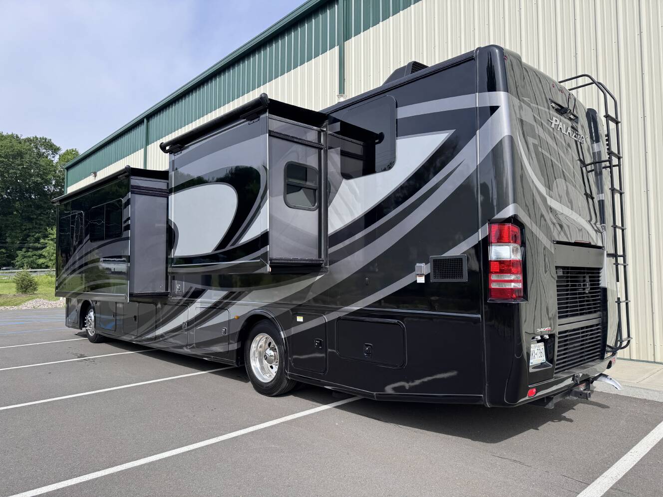 A photo of this 2022 Thor Motor Coach PALAZZO 37.5