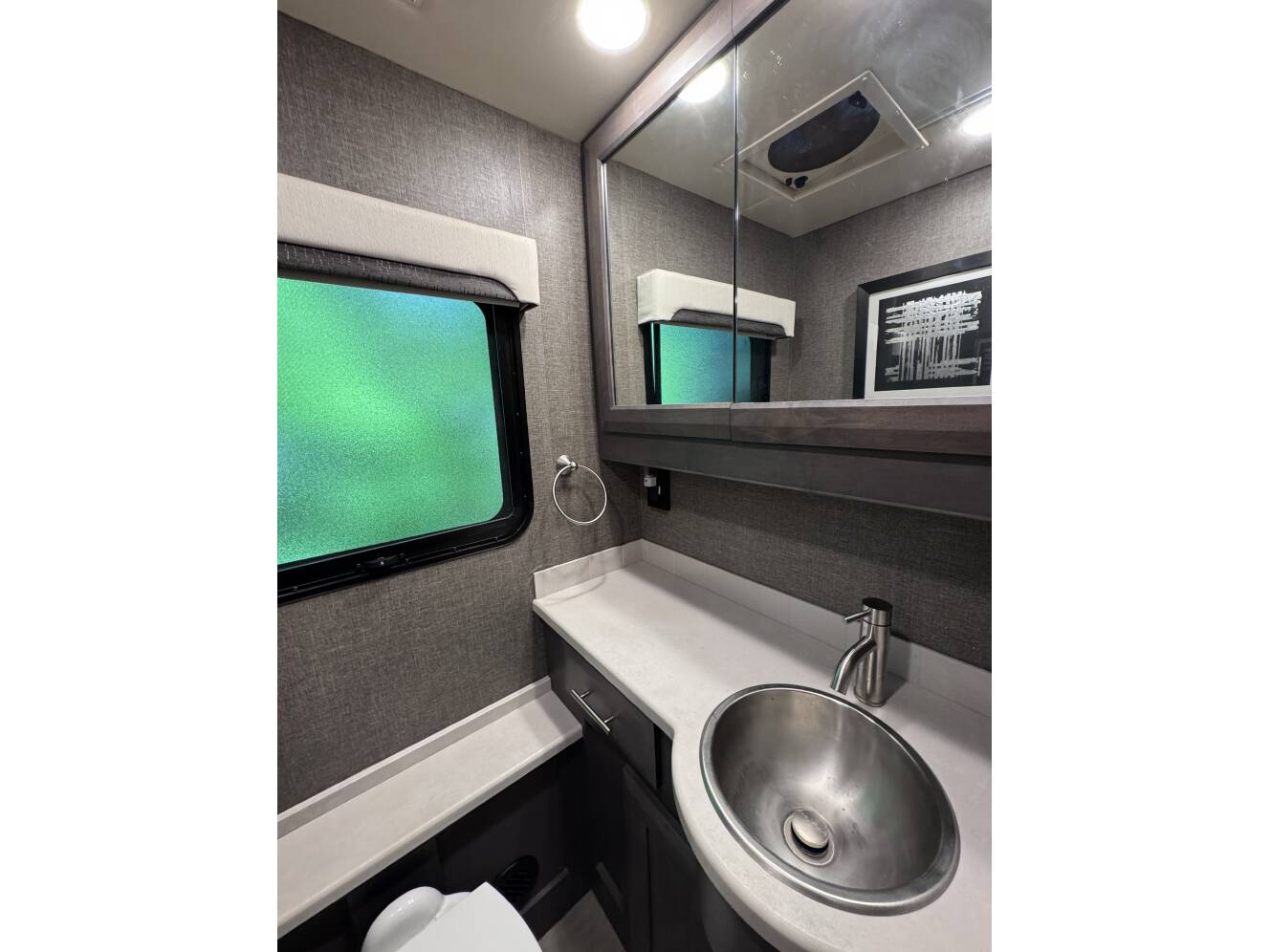 A photo of this 2022 Thor Motor Coach PALAZZO 37.5