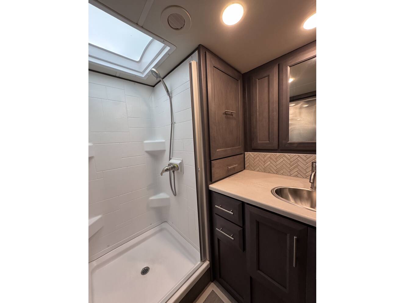A photo of this 2022 Thor Motor Coach PALAZZO 37.5