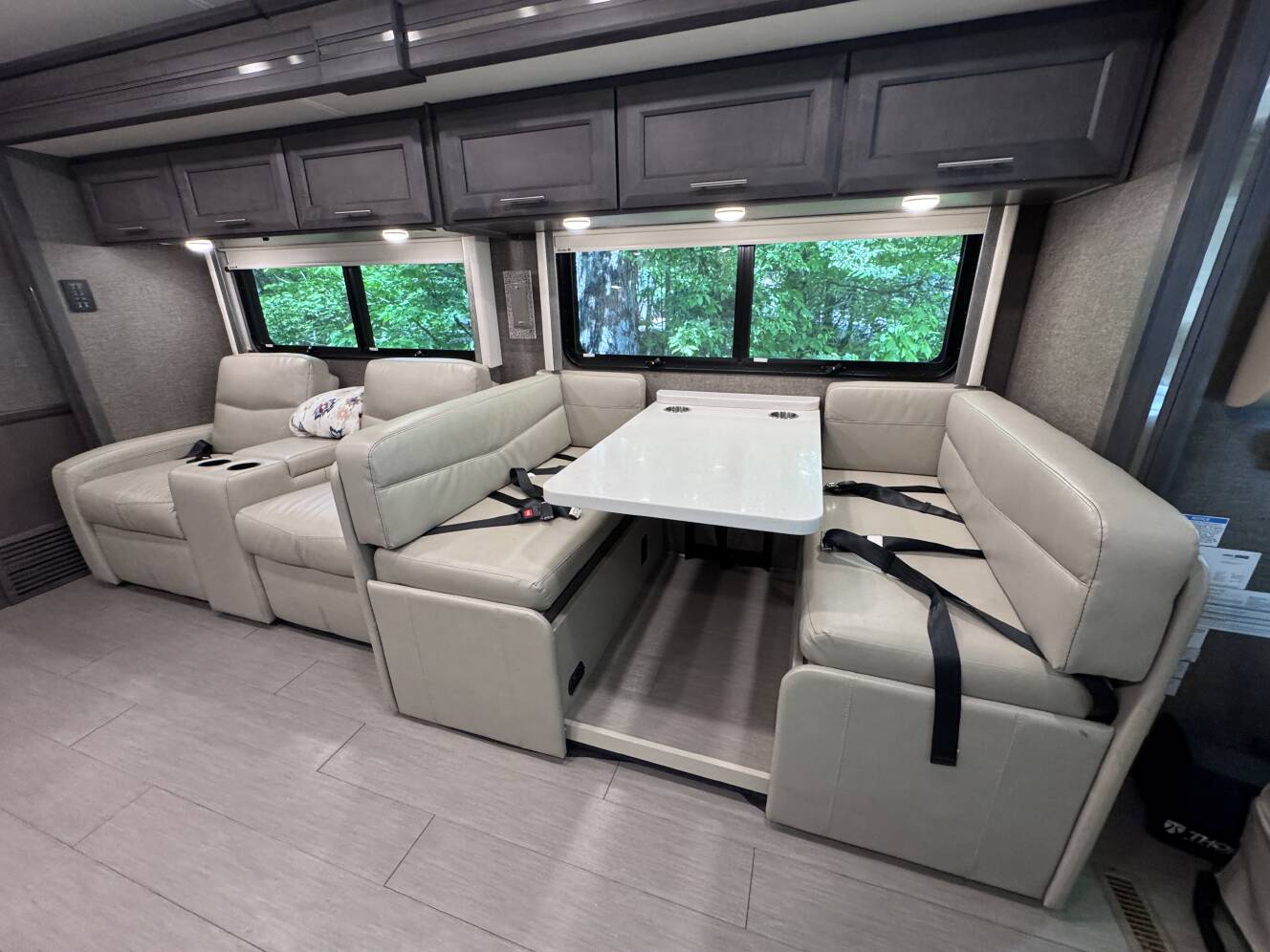 A photo of this 2022 Thor Motor Coach PALAZZO 37.5