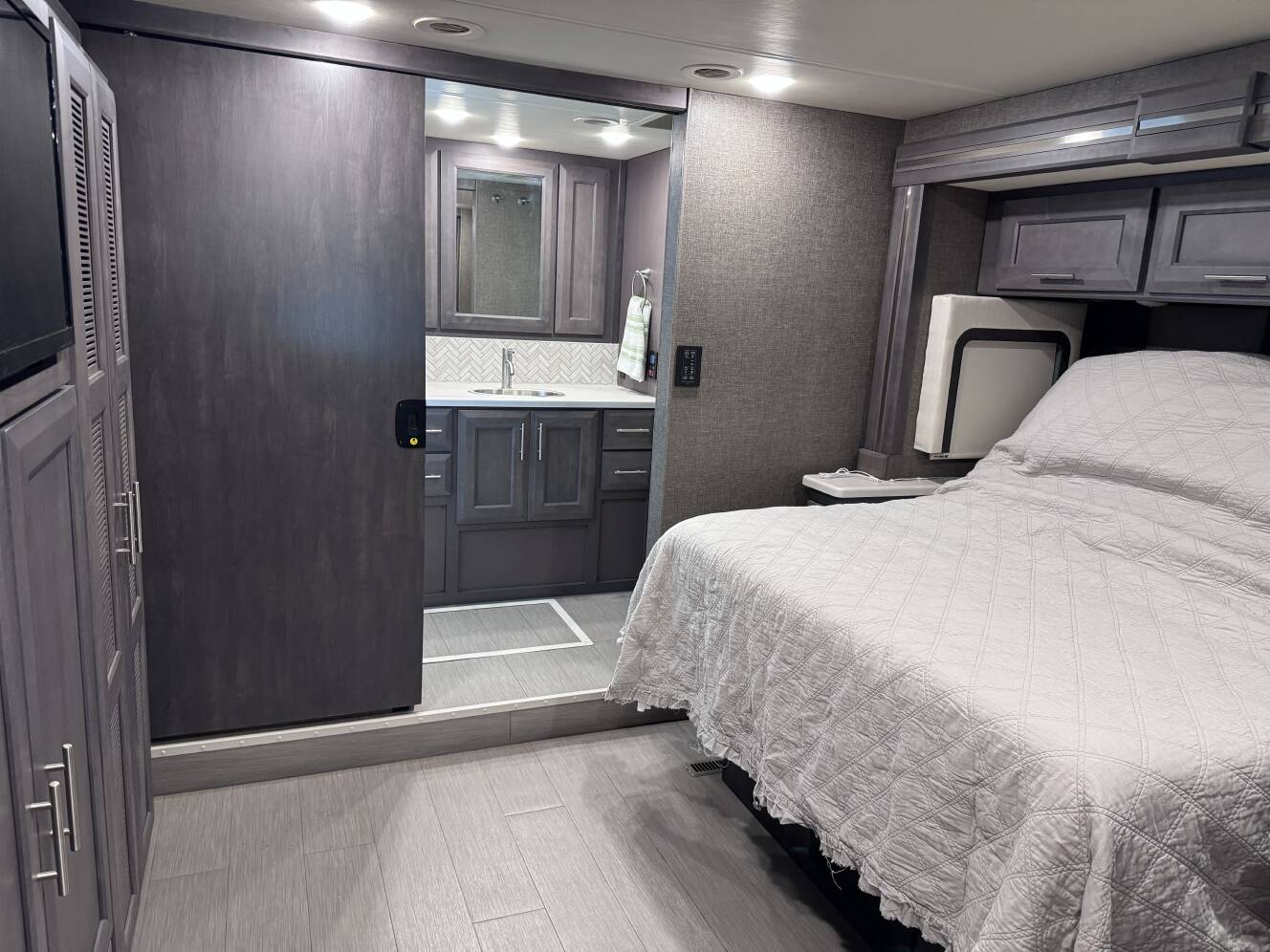 A photo of this 2022 Thor Motor Coach PALAZZO 37.5