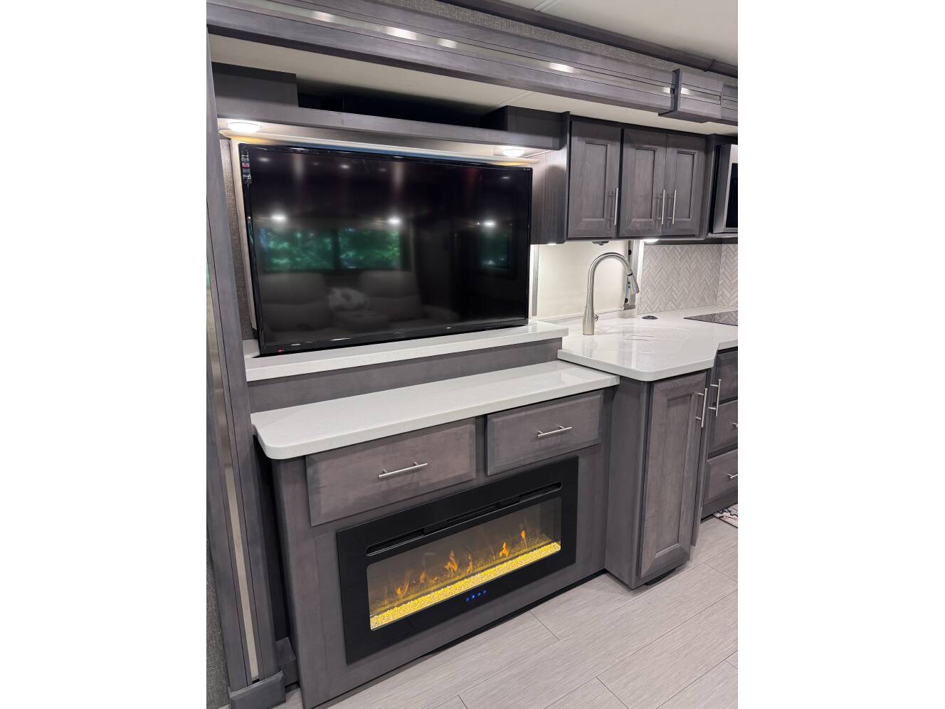 A photo of this 2022 Thor Motor Coach PALAZZO 37.5