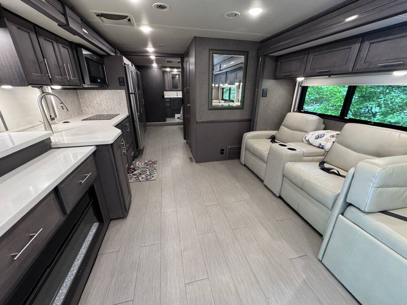 A photo of this 2022 Thor Motor Coach PALAZZO 37.5