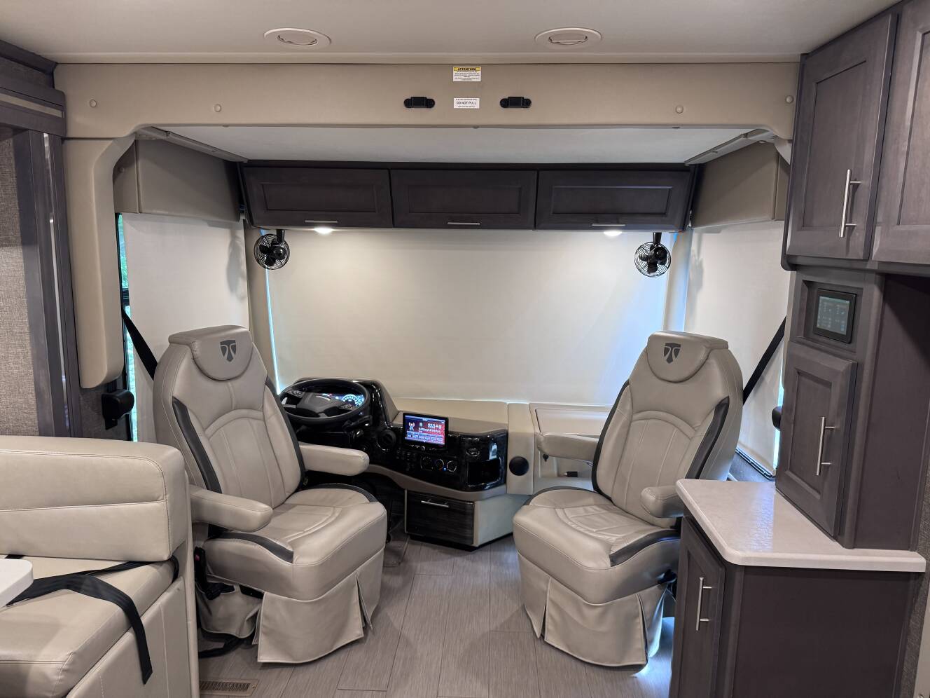 A photo of this 2022 Thor Motor Coach PALAZZO 37.5