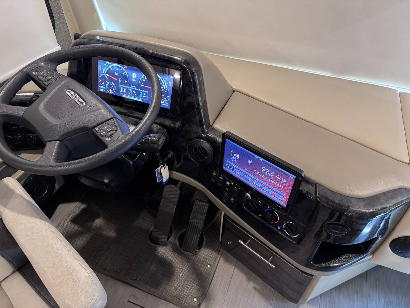 A photo of this 2022 Thor Motor Coach PALAZZO 37.5