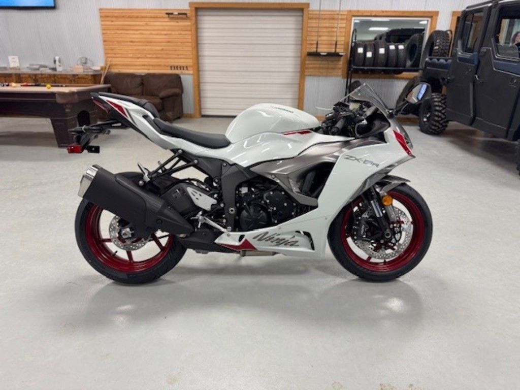 white Chassis Protector | Universal | White Accessorie AV10030-W