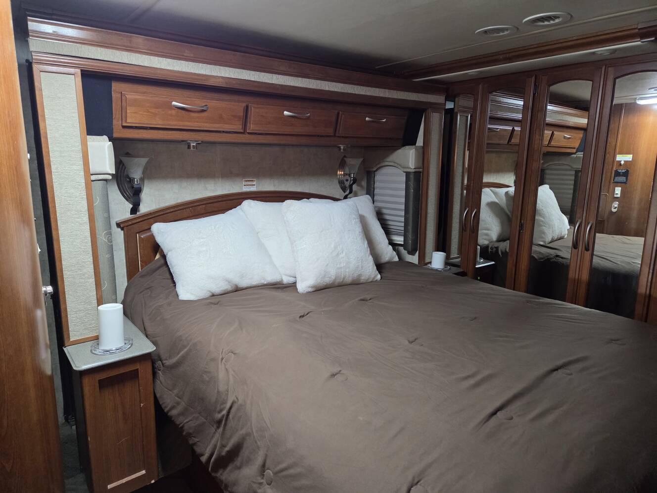 A photo of this 2006 Fleetwood Excursion 39V