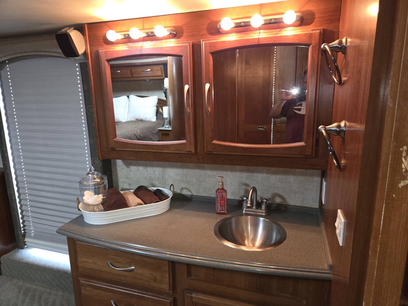 A photo of this 2006 Fleetwood Excursion 39V