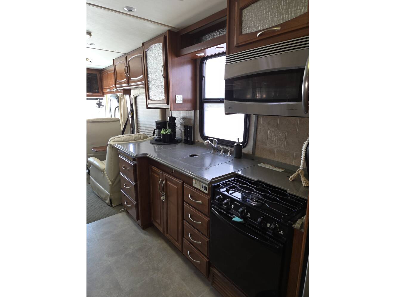 A photo of this 2006 Fleetwood Excursion 39V