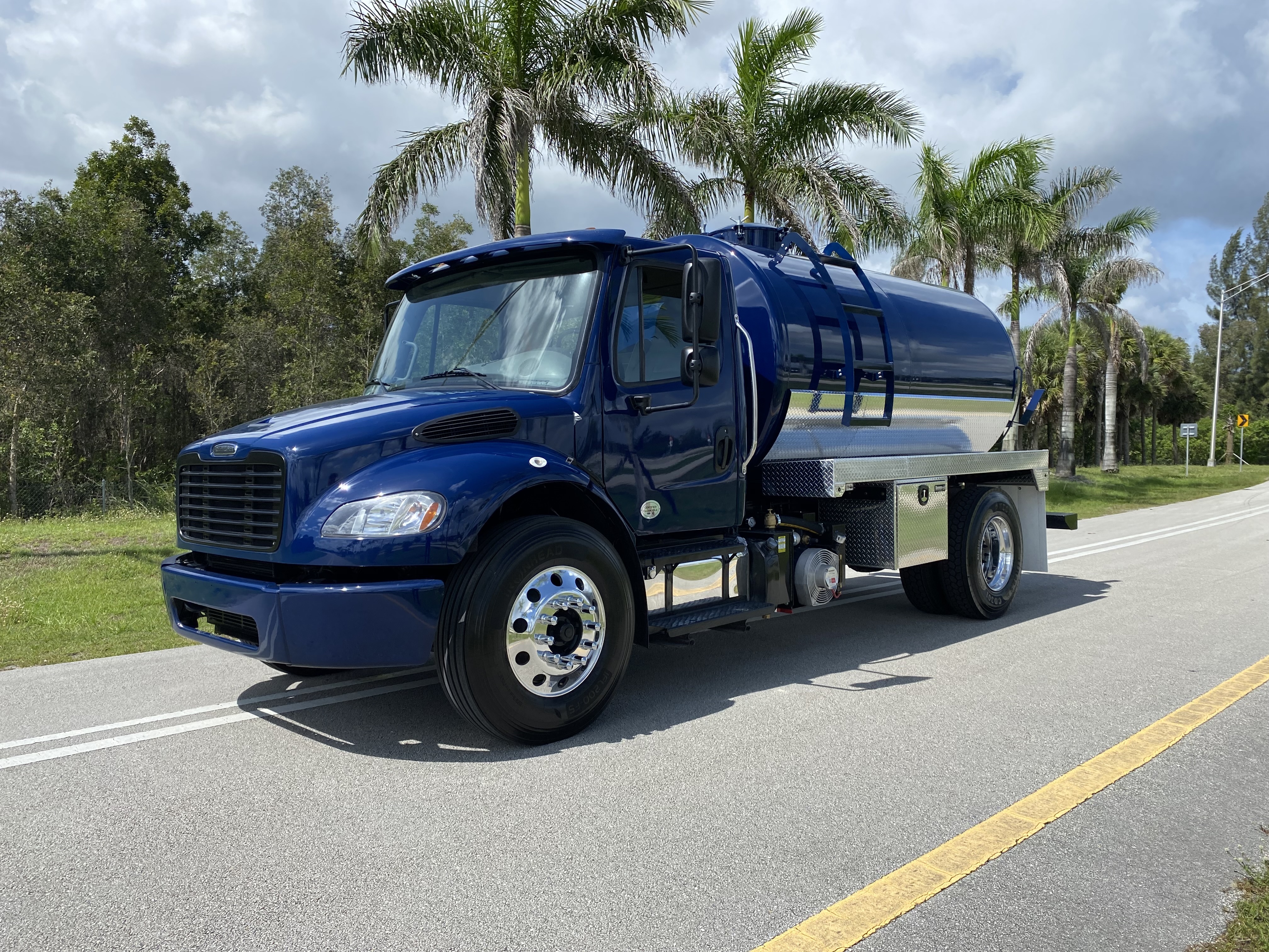 2015 FREIGHTLINER BUSINESS CLASS M2 106 in Hialeah, FL