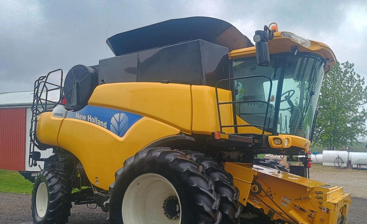 2010 NEW HOLLAND CR9060 in Thomasboro, IL