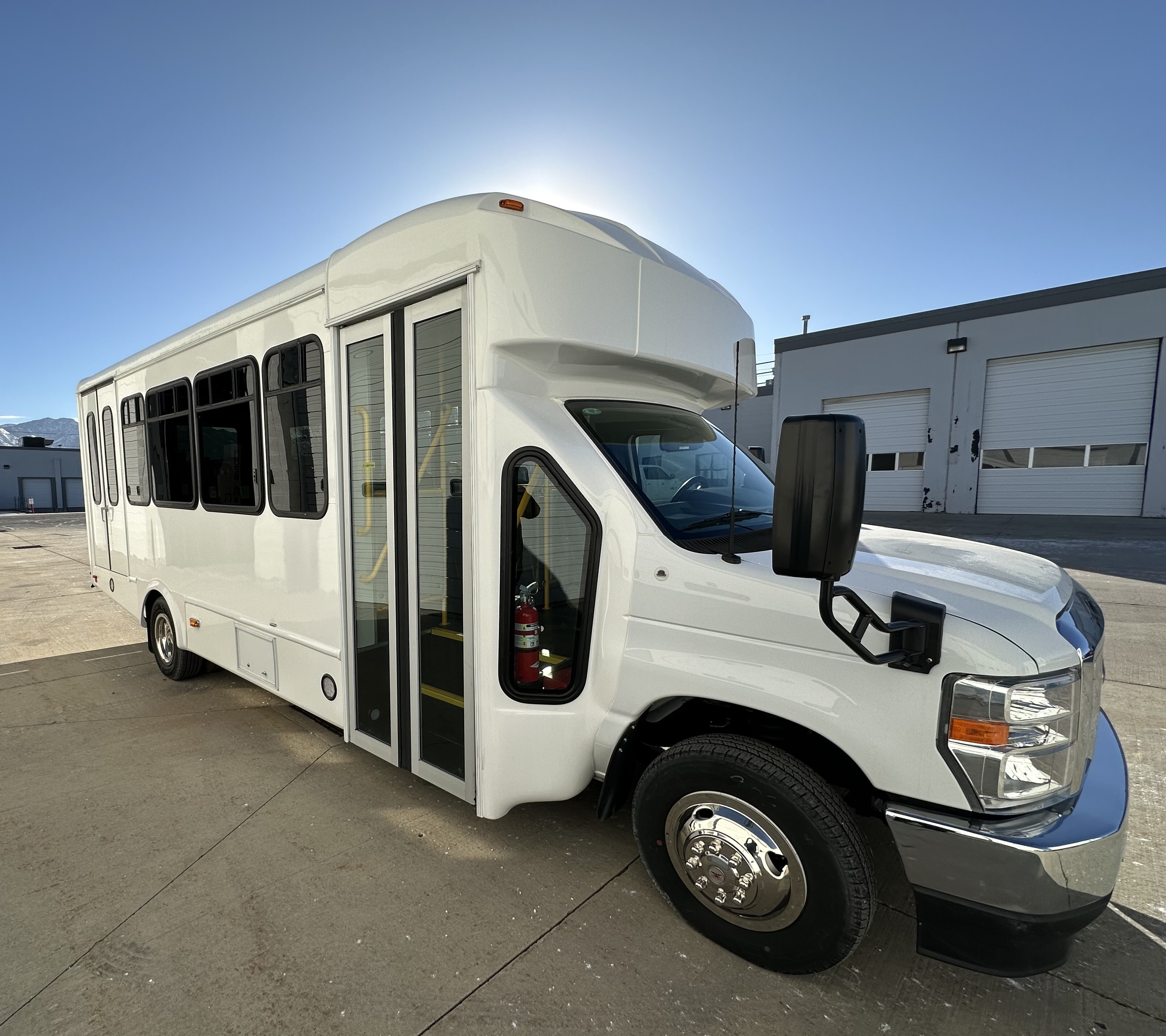 2024 Ford E-450 photo 4