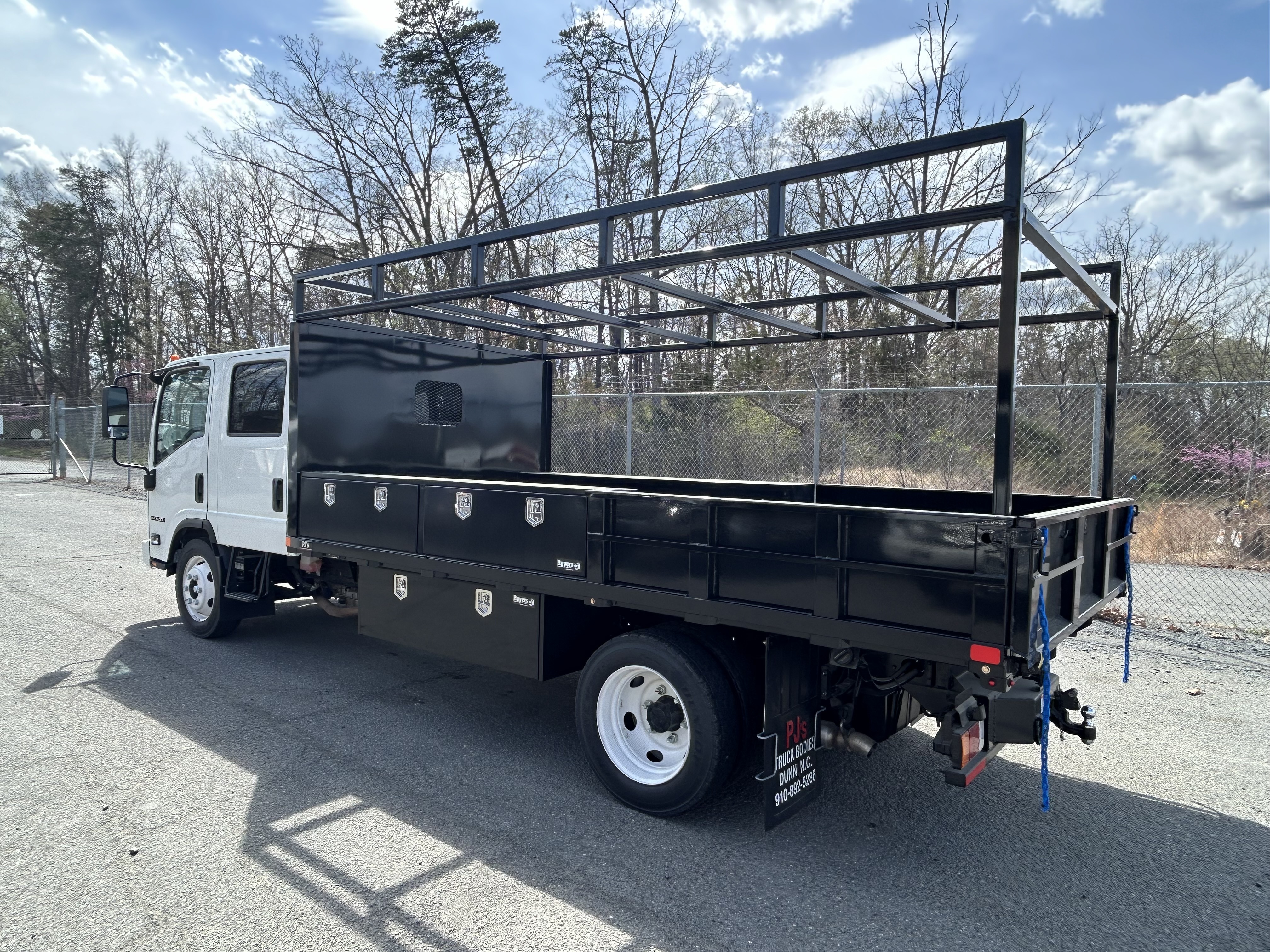 2025 Isuzu NQR photo 2