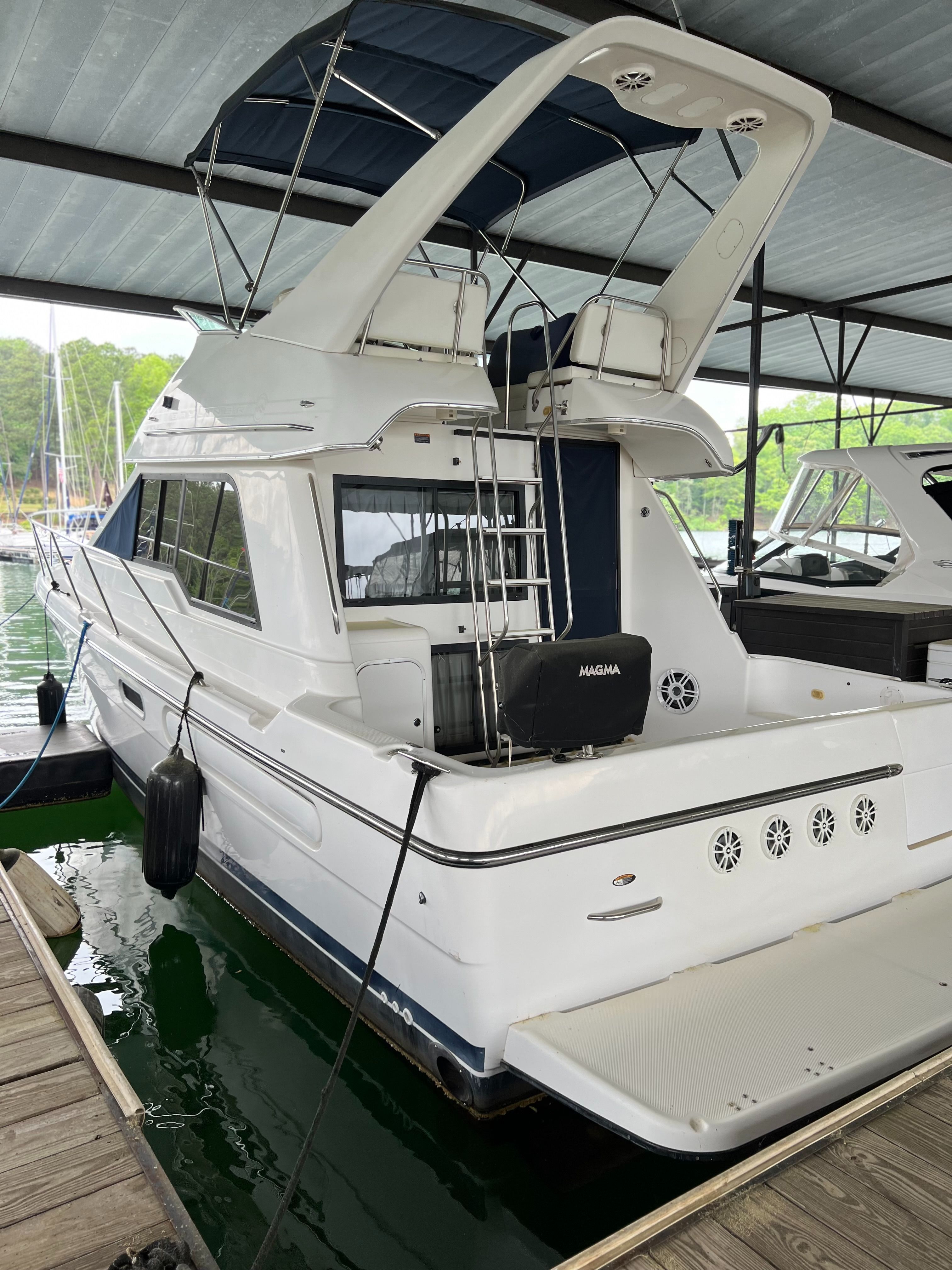 Used 2000 Bayliner 3388 Command Bridge Motoryacht in Smyrna, GA
