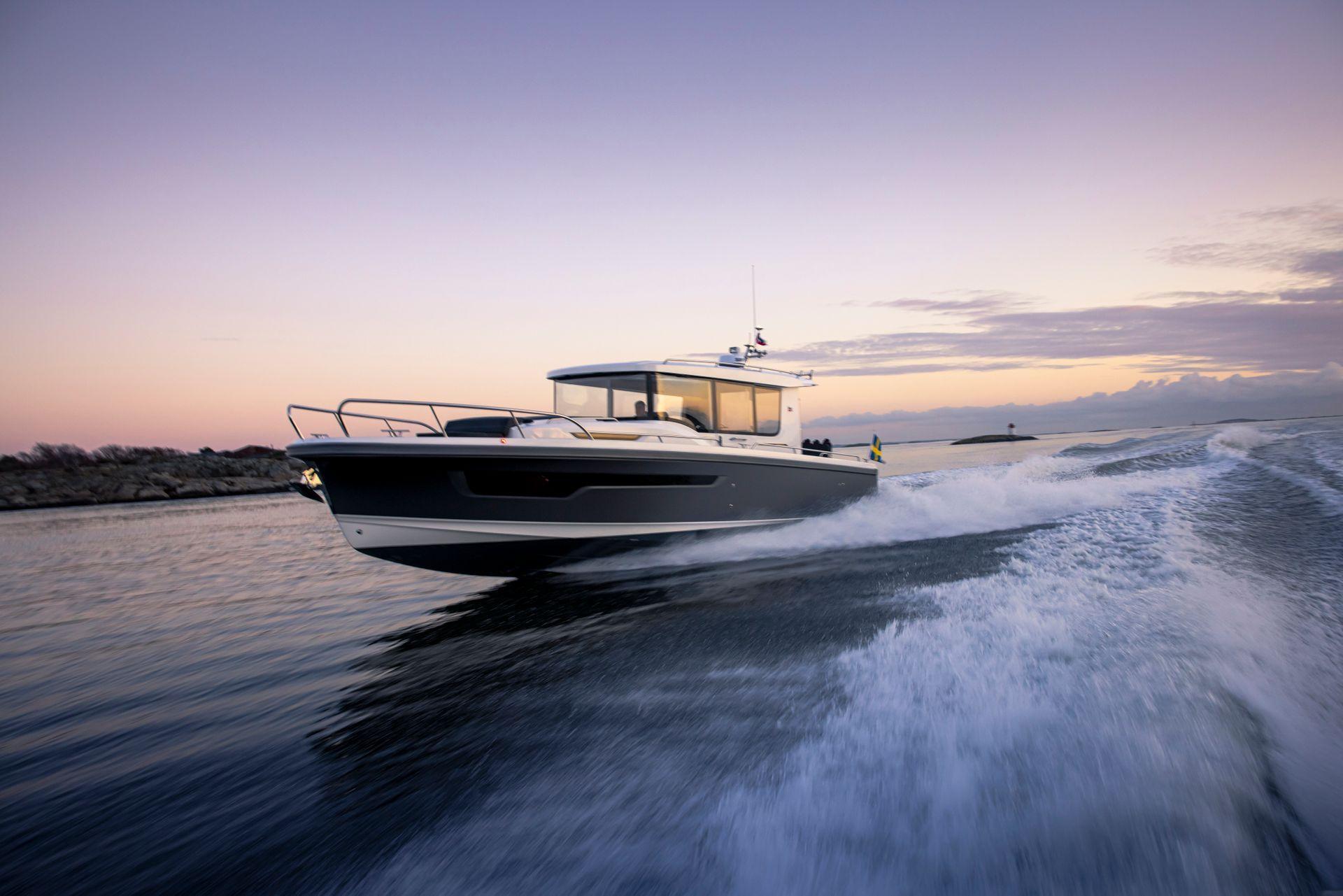 2025 Nimbus Commuter 11 Pilothouse Boat boat
