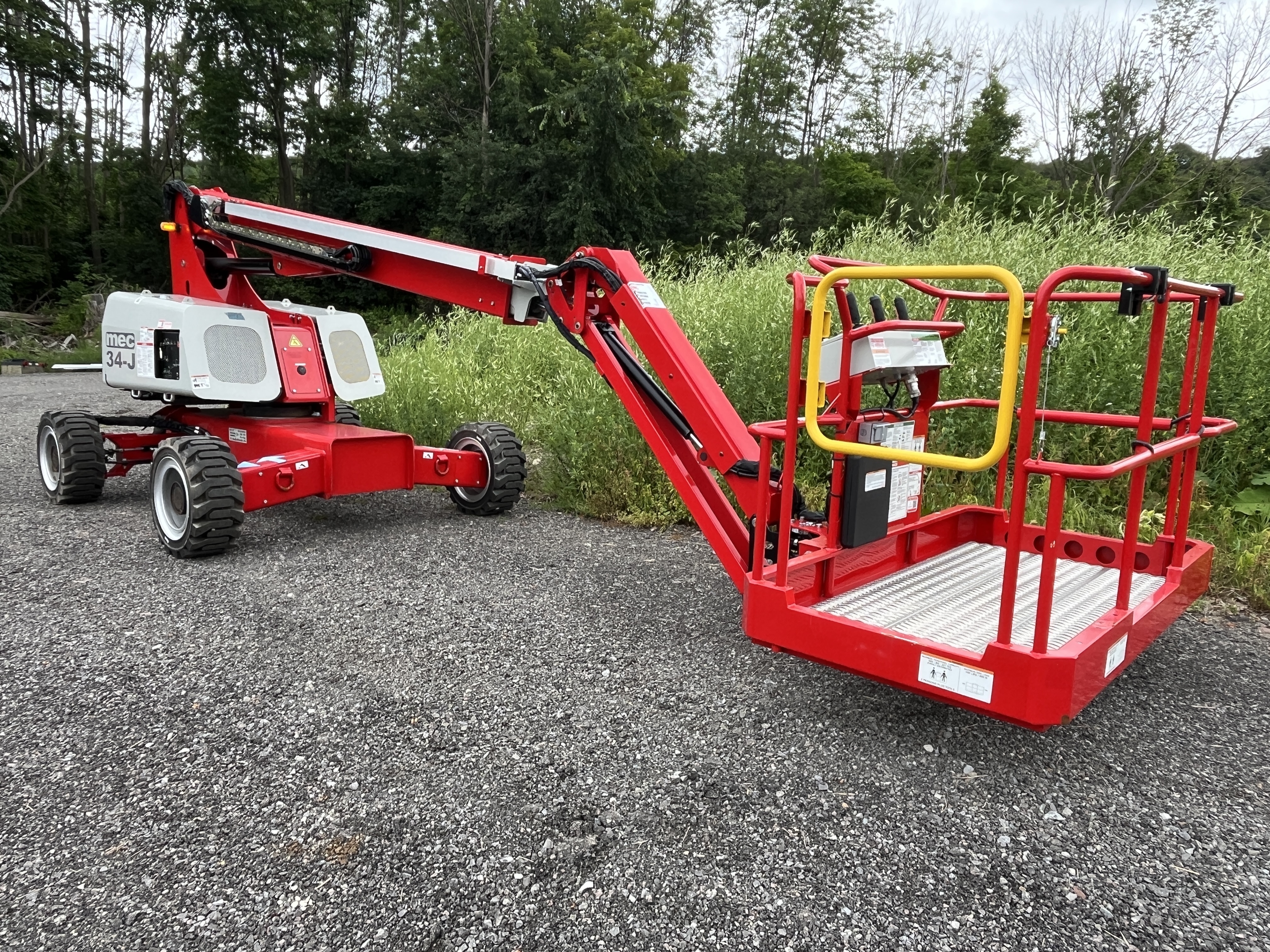 2023 MEC 34-J Articulated Boom Lift